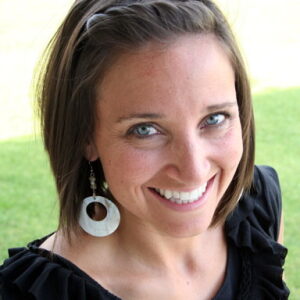 Portrait of woman modeling the Single Front Twist | Short Hairstyles