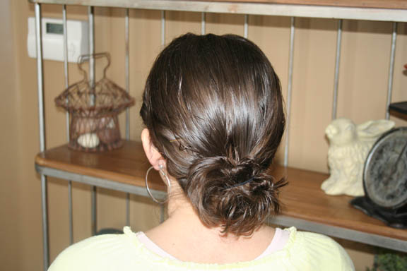 Twist back into Messy Bun | Mom Hairstyles - Cute Girls Hairstyles Twist back into Messy Bun | Mom Hairstyles - Cute Girls Hairstyles