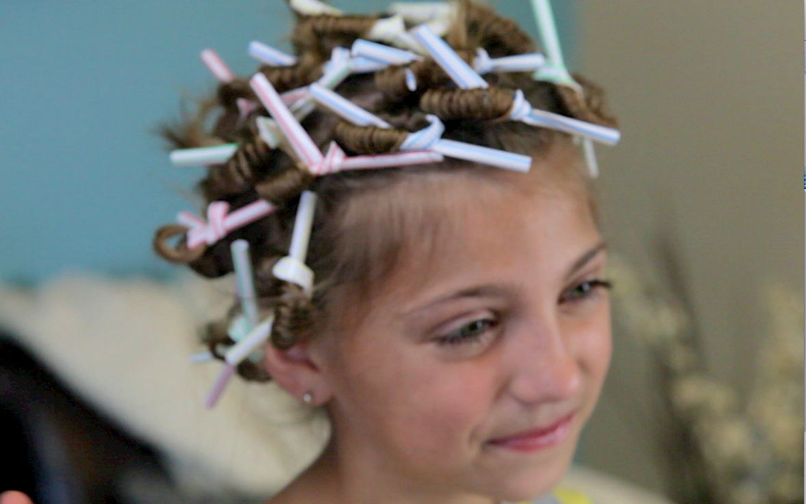 DIY Heatless Straw Curls How to Curl Hair Overnight With Straws  Upstyle