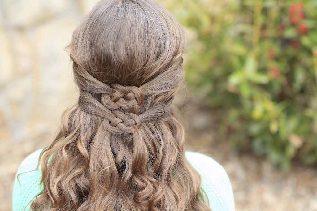 Young girl standing outside modeling Double Celtic Knot |St Patrick's Day Hairstyles