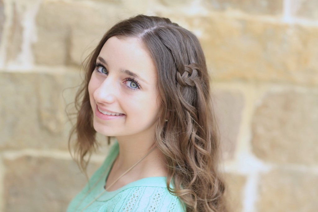 Young girl outside modeling Side Celtic Knot |St Patrick's Day Hairstyles