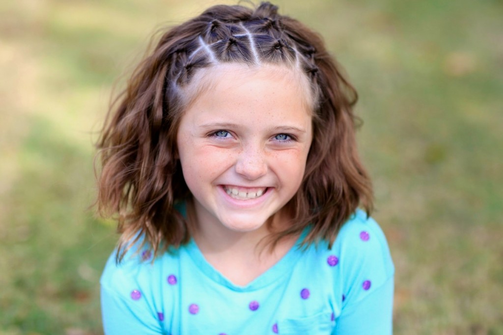 Young girl outside modeling Flip-Under Accents | Easy Hairstyles