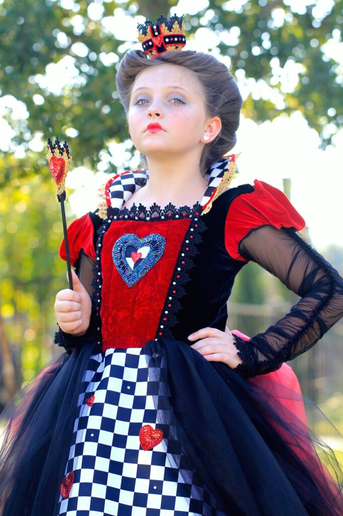 Young girl dressed up as the Queen of Hearts | Halloween Hairstyle 