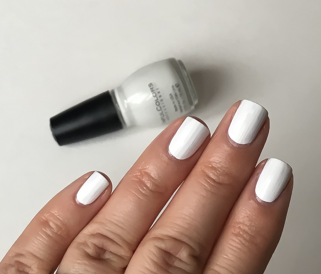 DIY Manicure | White