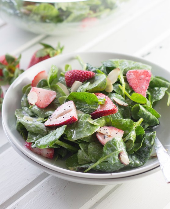 Spinach Strawberry Salad with Creamy Poppy Seed Dressing -a light and healthy salad full of plump juicy strawberries and drizzled with a tangy dressing!