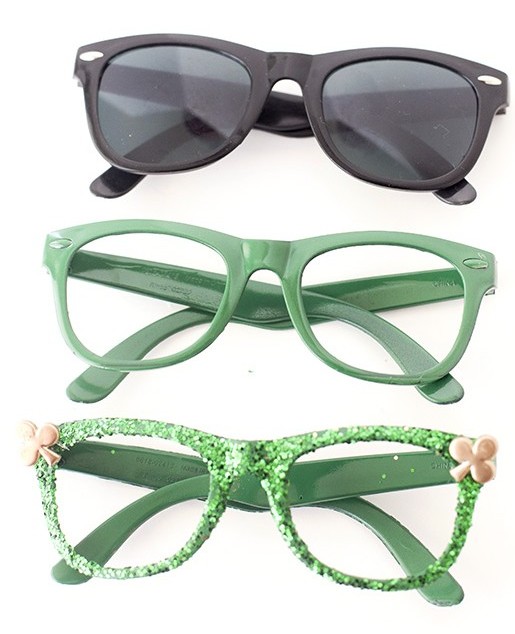 DIY green glitter glasses