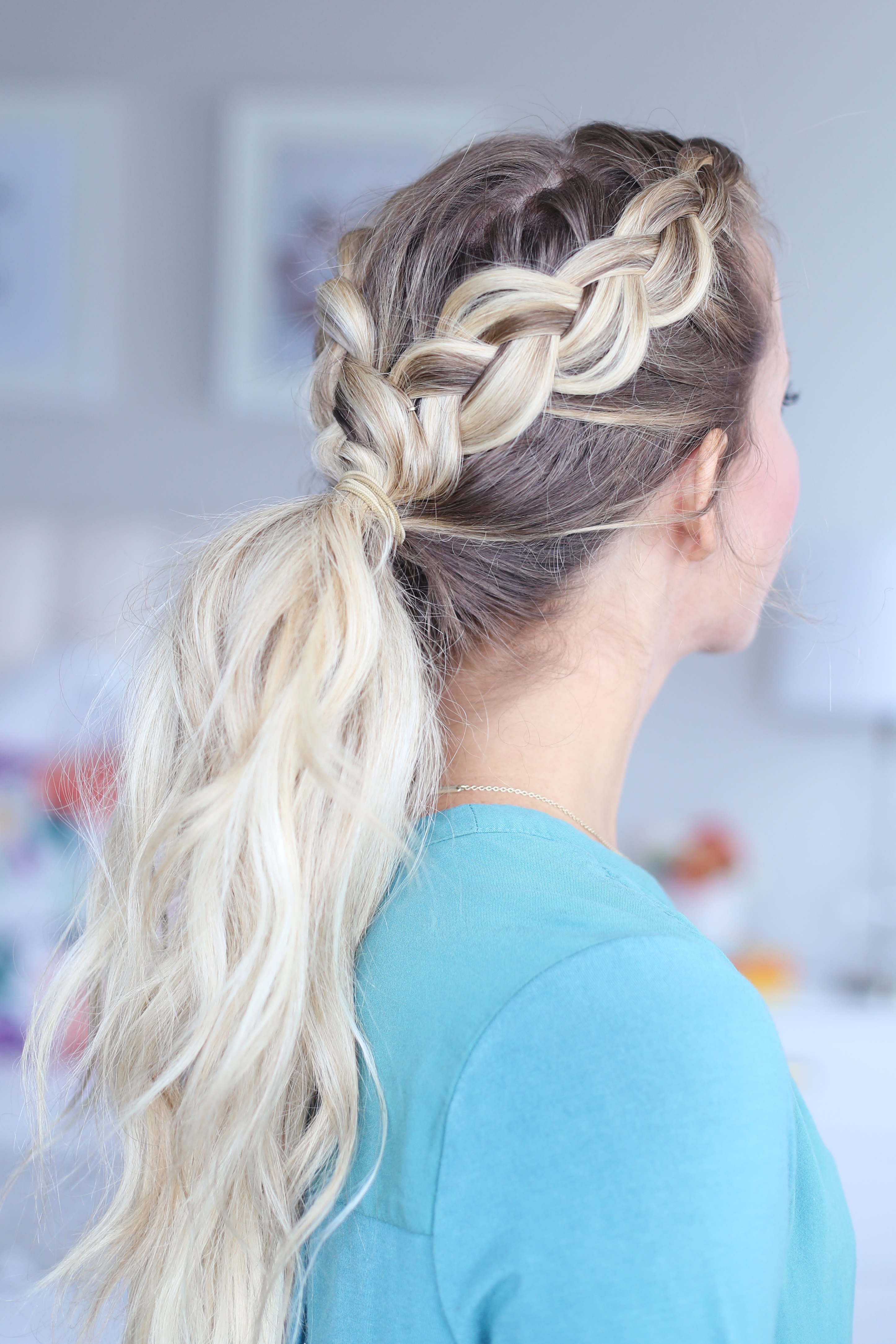 Image of The Dutch braid hairstyle with 2 hair ties